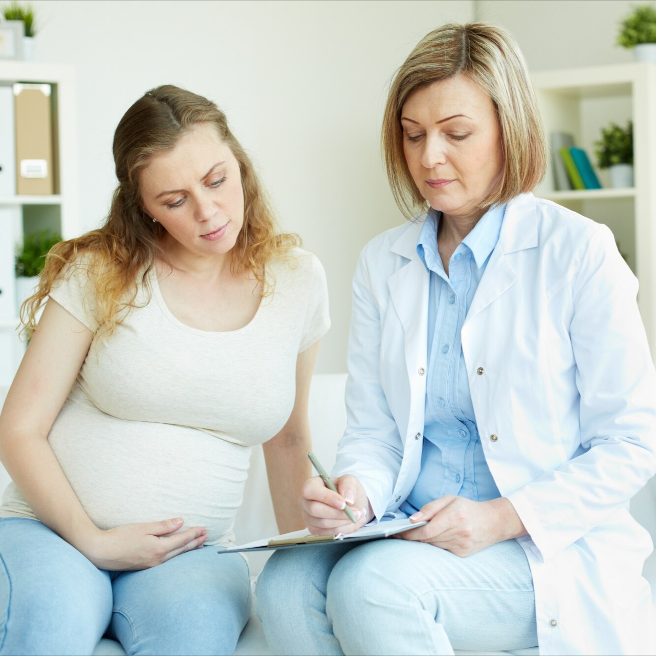 entretien femme enceinte Pharmacie Nouzonnaise